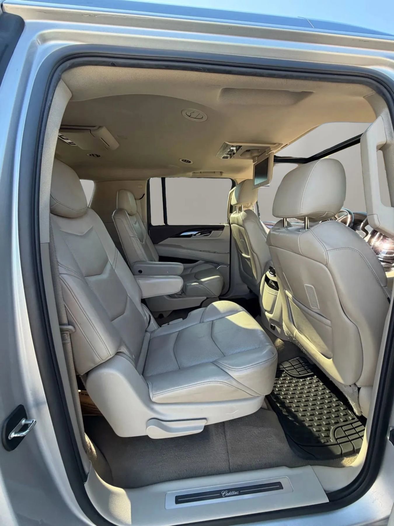 Used 2015 Cadillac Escalade ESV Premium image 12