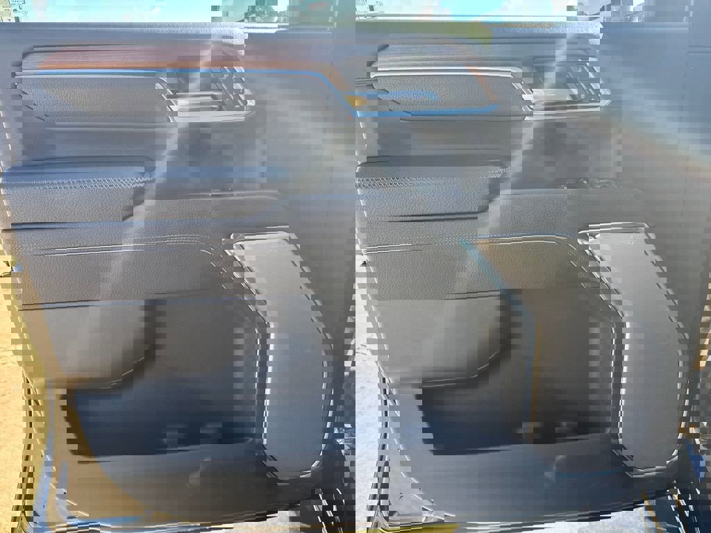 Used 2025 GMC Sierra 2500 Denali w/ Denali Reserve Package image 18