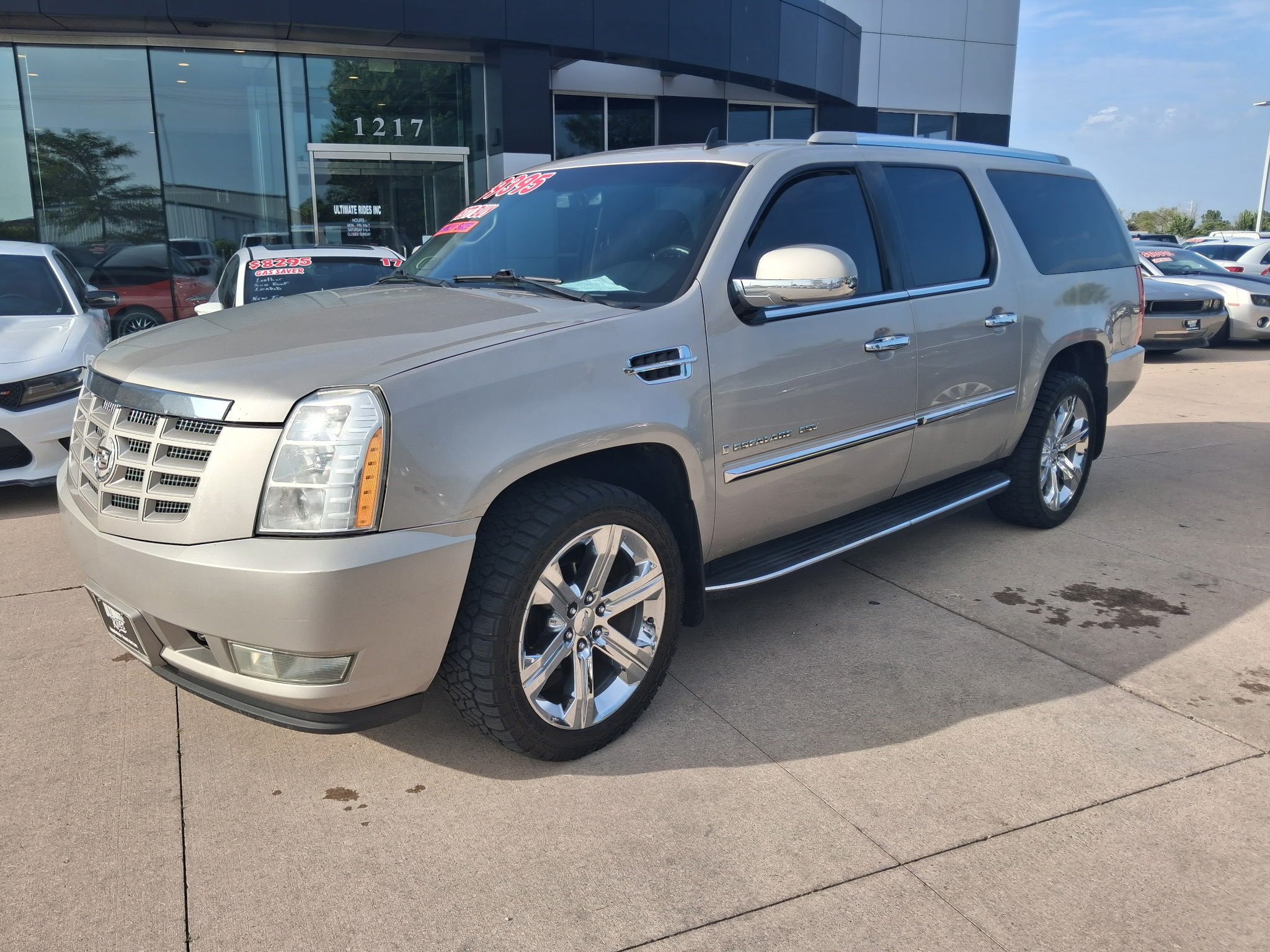 Used 2008 Cadillac Escalade ESV AWD image 1