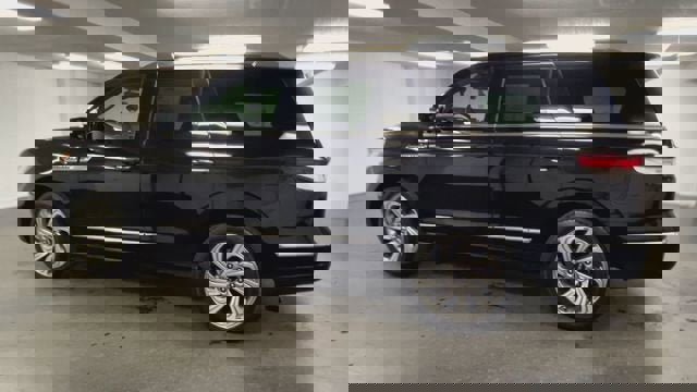 Used 2023 Lincoln Navigator Reserve image 6