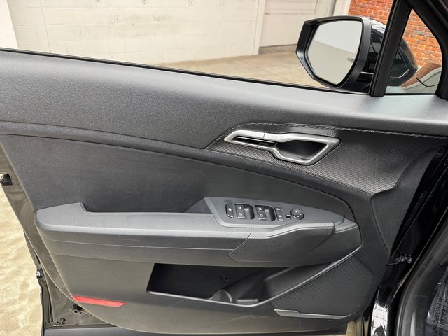 Used 2023 Kia Sportage LX image 10