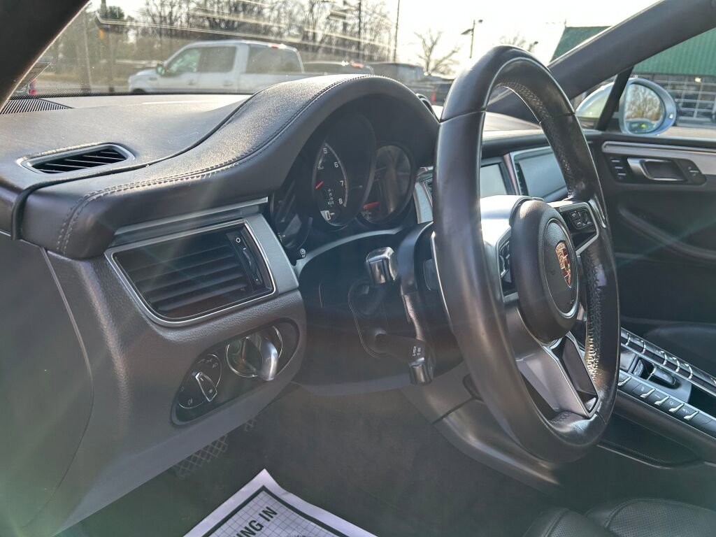 Used 2015 Porsche Macan Turbo image 12