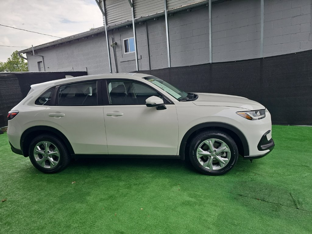 Used 2024 Honda HR-V LX image 2