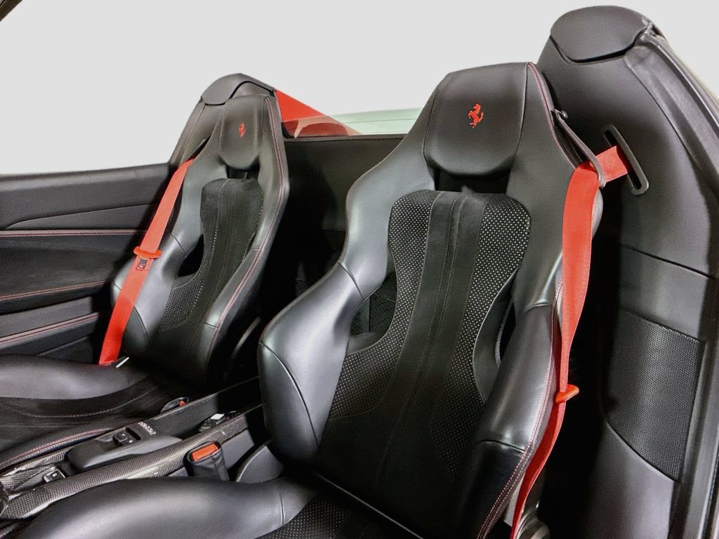 Used 2022 Ferrari F8 Tributo RWD image 18