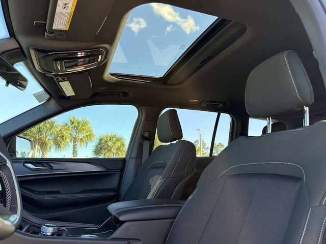 New 2025 Jeep Grand Cherokee Laredo X image 23