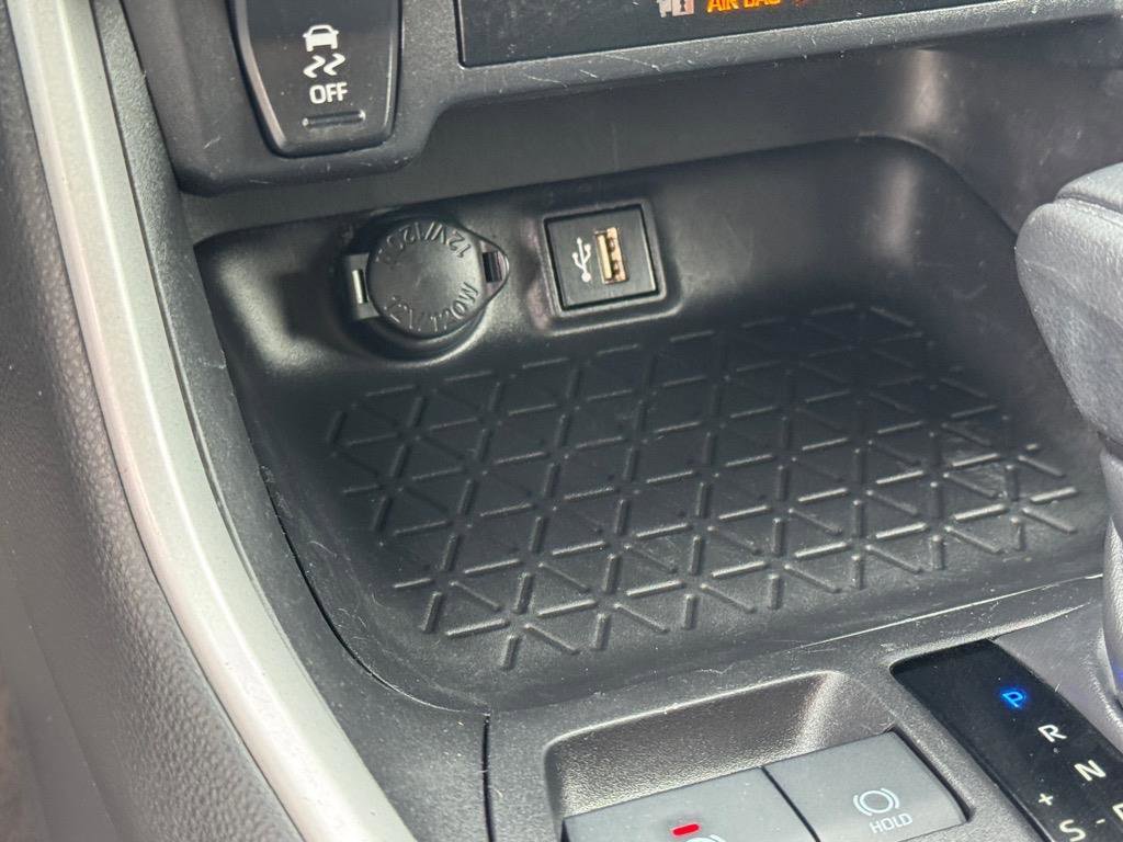 Used 2024 Toyota RAV4 LE image 24