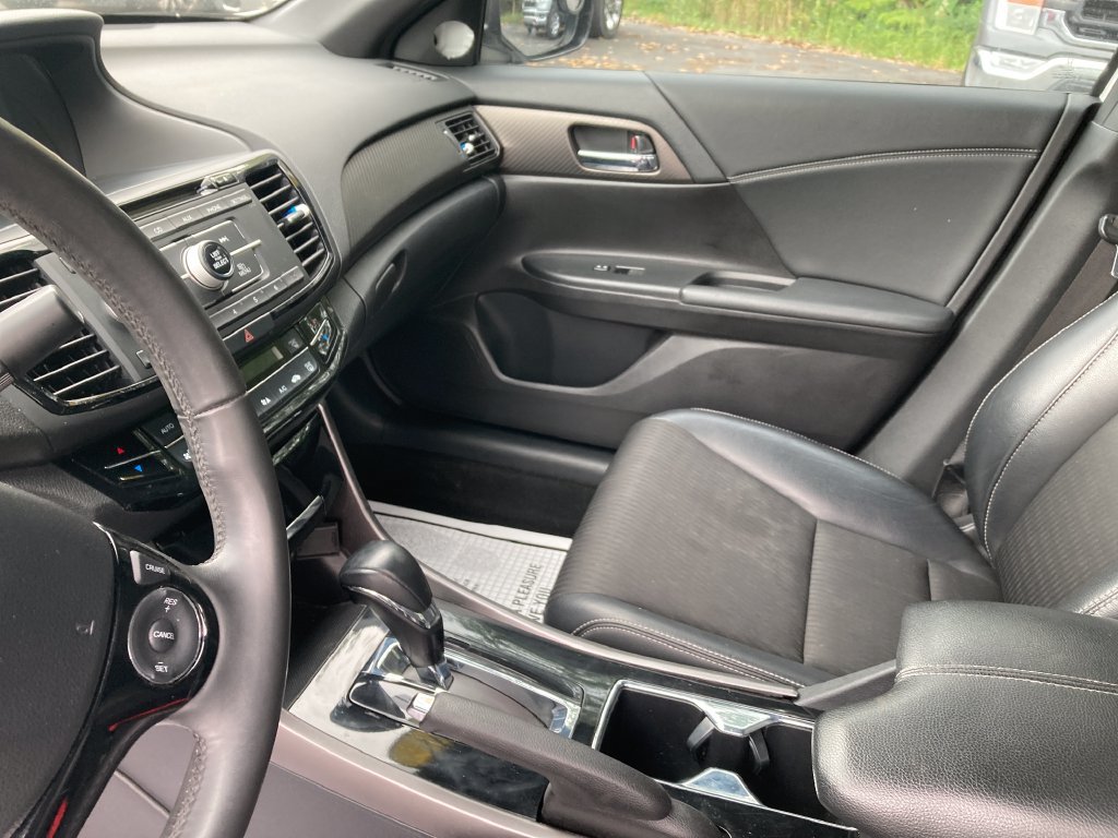 Used 2017 Honda Accord Sport image 15