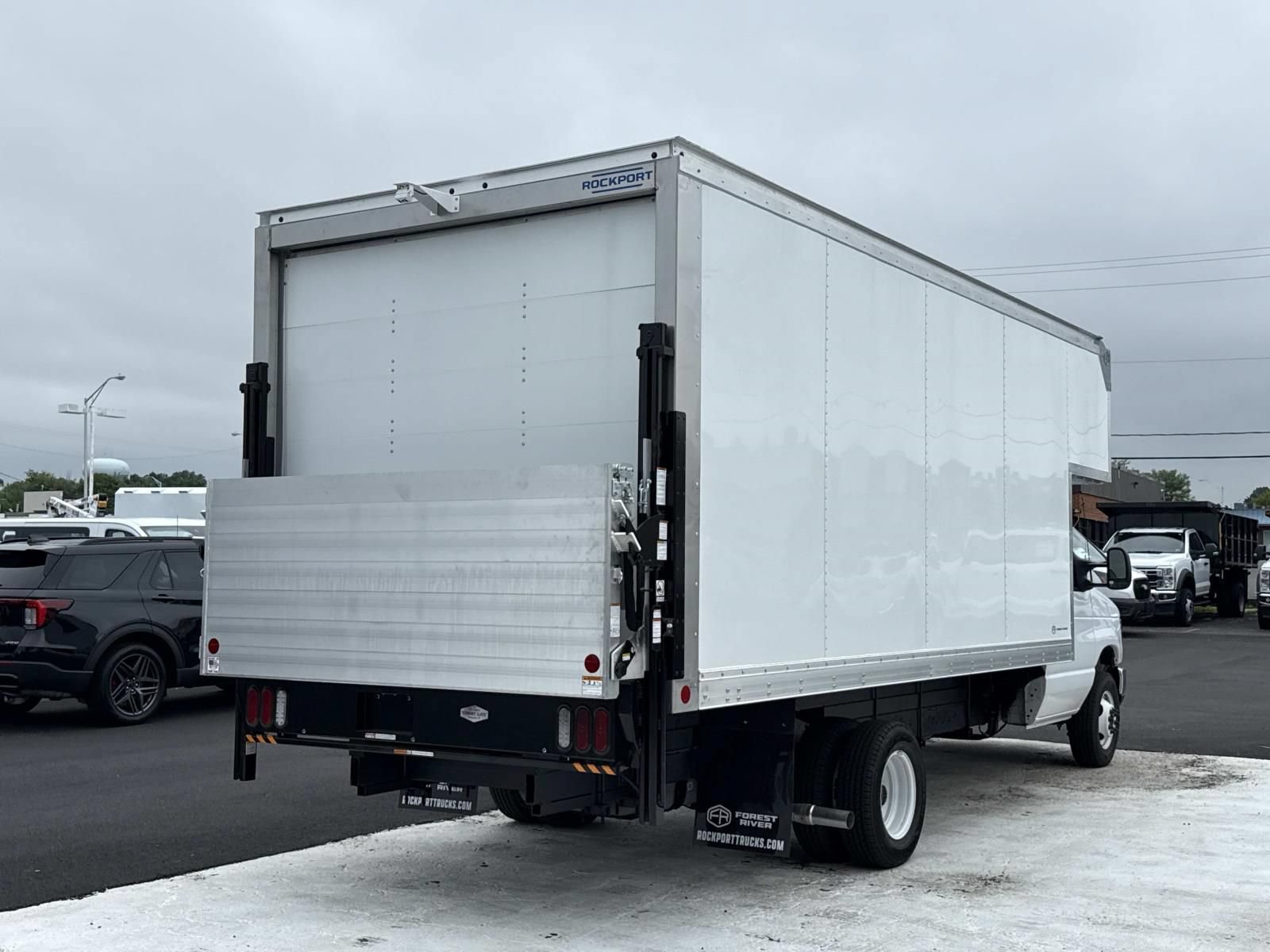 New 2027 Ford E-450 and Econoline 450 Super Duty w/ Power Equipment Group RWD image 3