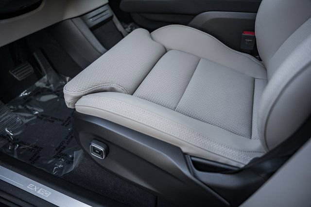 New 2025 Volvo EX90 Ultra w/ Protection Package Premier image 30