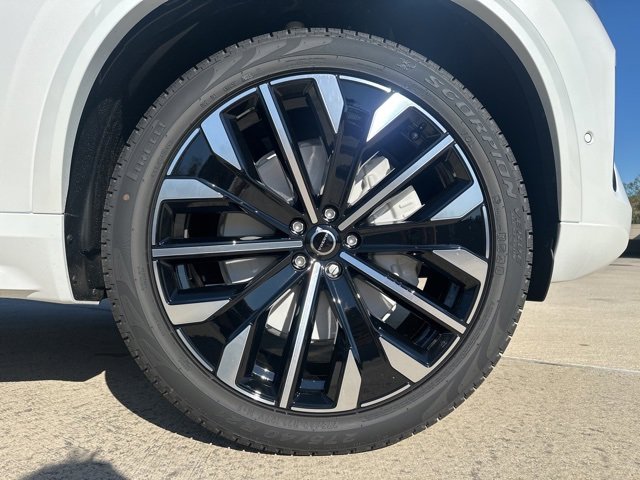 New 2026 Volvo XC90 B6 Plus w/ Protection Package Premier image 9
