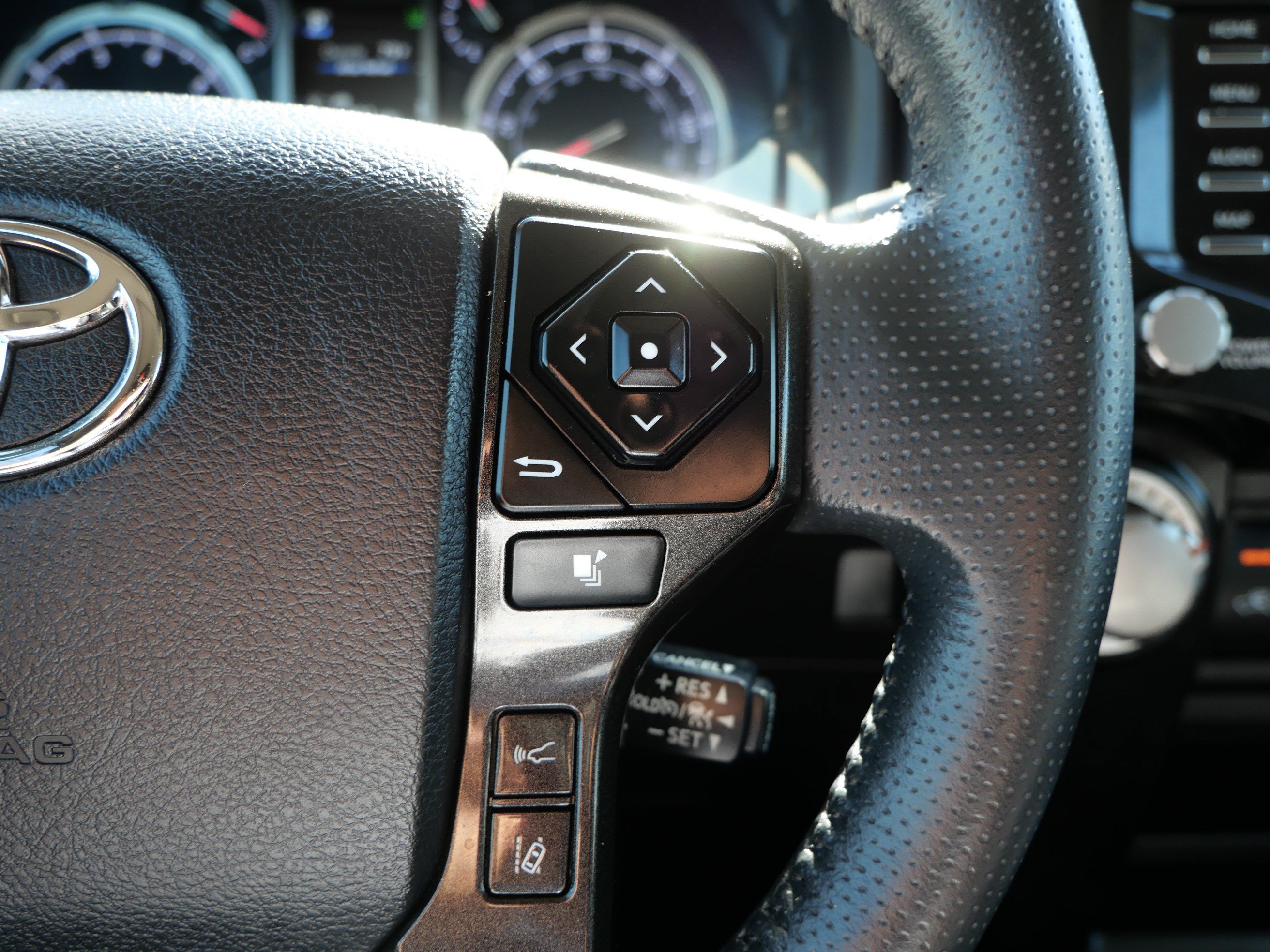 Used 2022 Toyota 4Runner TRD Off-Road Premium AWD/4WD image 30