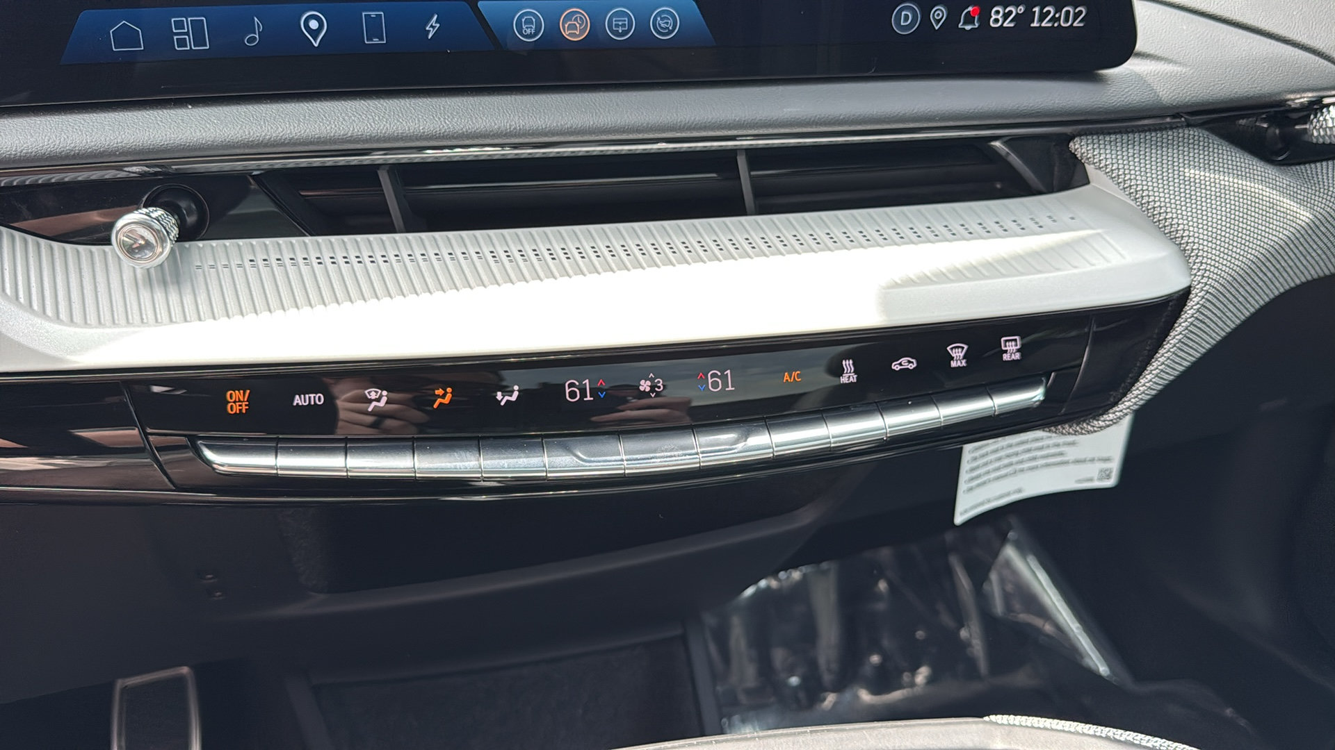 Used 2025 Cadillac Optiq Luxury 2 w/ LPO, Floor Liner Package AWD/4WD image 20