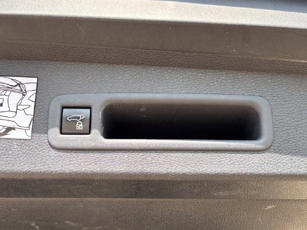 Certified 2024 Toyota Sienna XSE FWD image 7