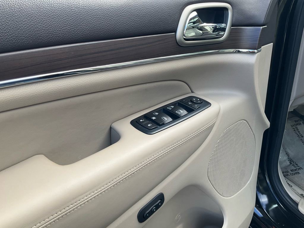 Used 2016 Jeep Grand Cherokee Overland image 24