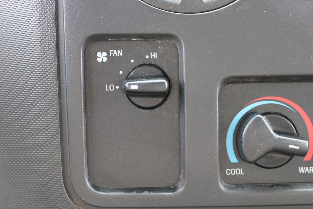 Used 2015 Ford E-350 and Econoline 350 Super Duty image 30