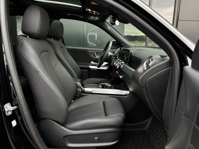 Used 2025 Mercedes-Benz GLB 250 GLB 250 image 49