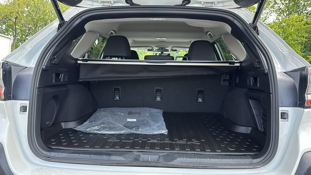 Certified 2025 Subaru Outback Onyx Edition AWD/4WD image 28
