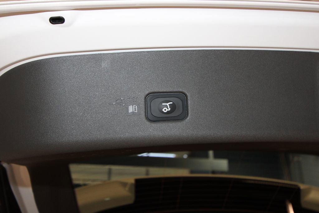 Used 2025 Lincoln Nautilus Premier image 40