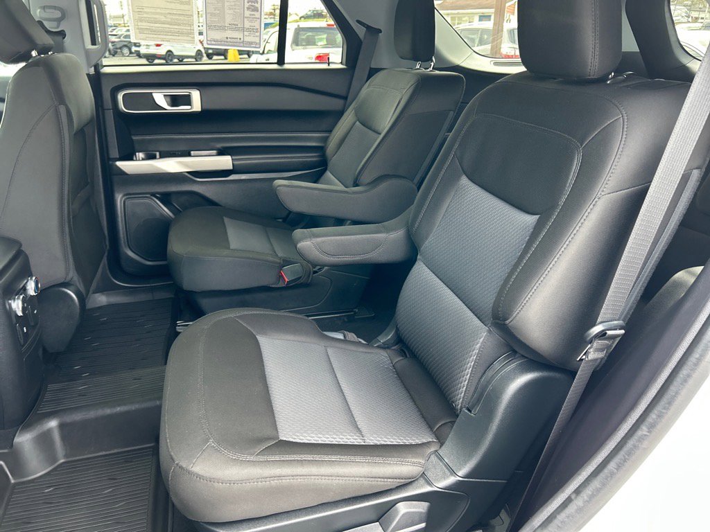 Used 2022 Ford Explorer XLT image 11