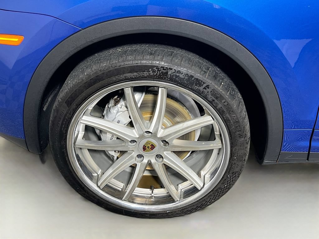 Used 2017 Porsche Cayenne S AWD/4WD image 3