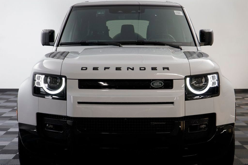 Used 2023 Land Rover Defender 130 X-Dynamic SE image 24