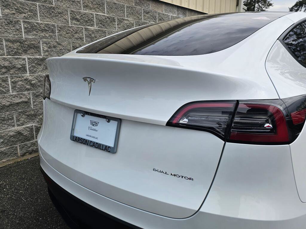 Used 2024 Tesla Model Y Long Range AWD/4WD image 17