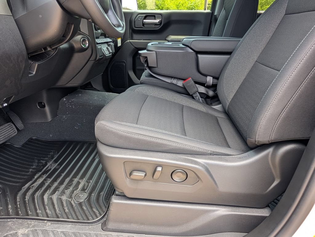 New 2026 Chevrolet Silverado 1500 Custom w/ LPO, Dark Essentials Package RWD image 9