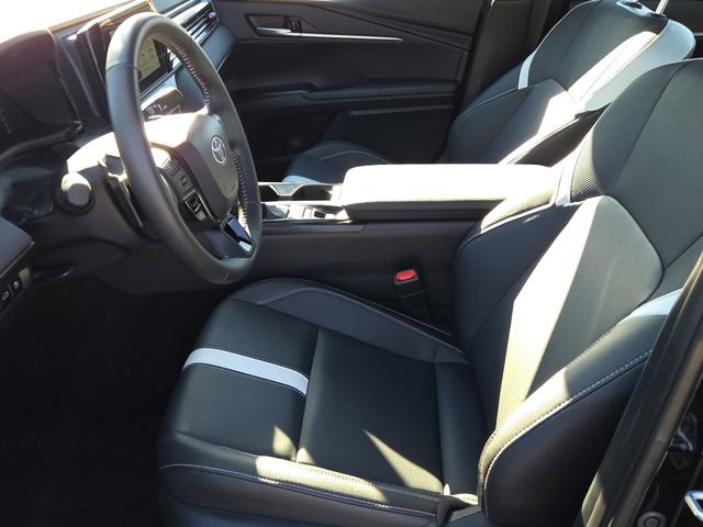 Used 2025 Toyota Camry SE image 18