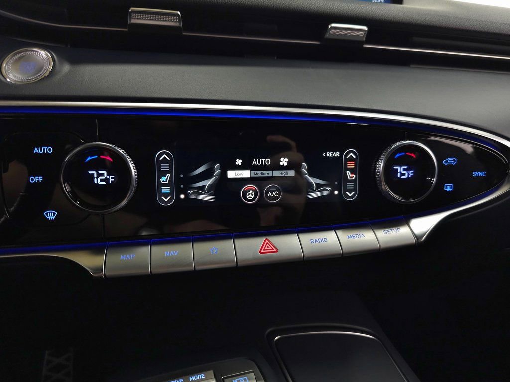 Used 2023 Genesis GV70 3.5T Sport image 33