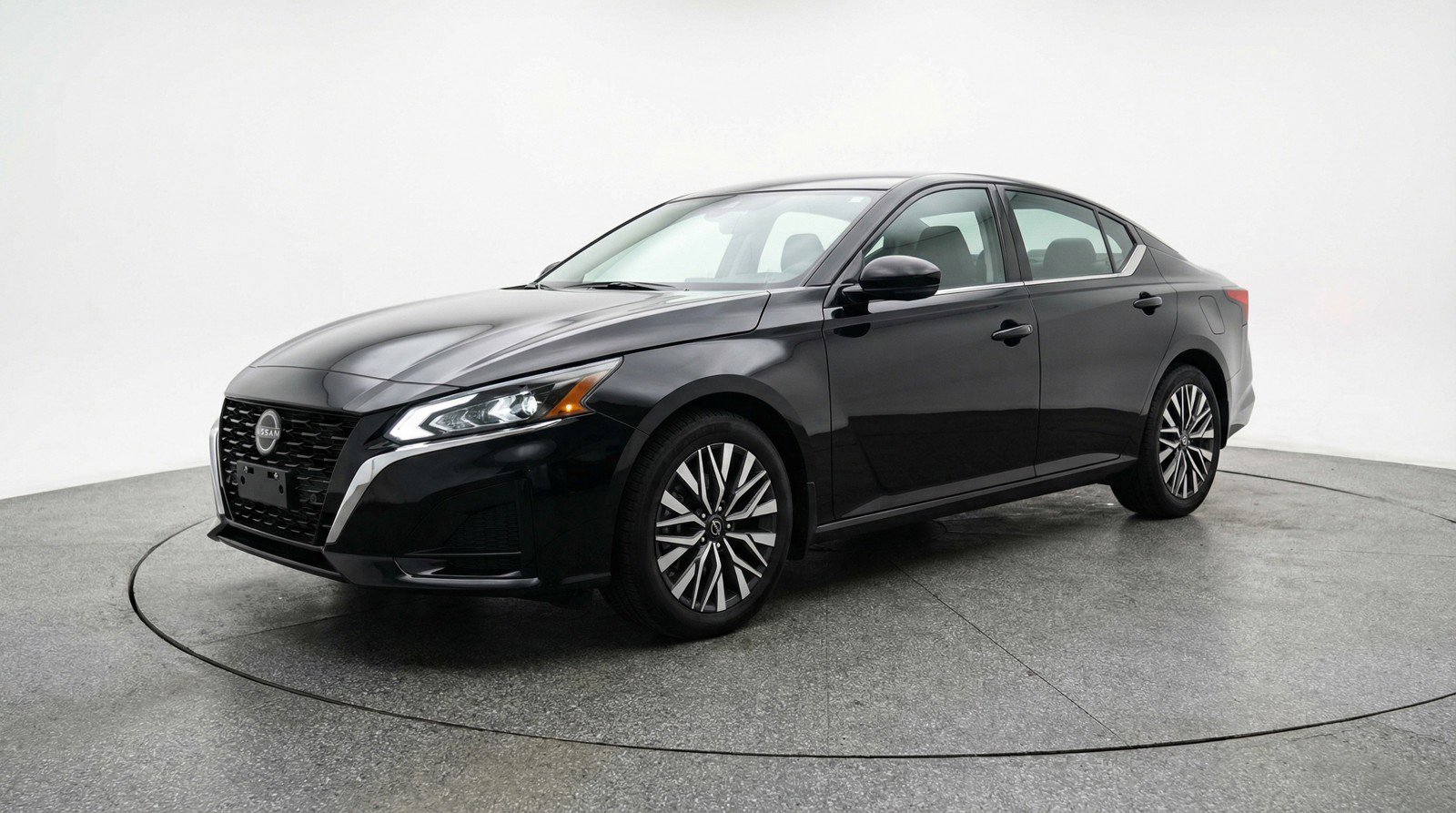 Used 2025 Nissan Altima 2.5 SV FWD image 3