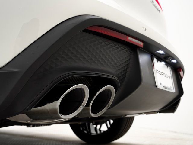 Certified 2025 Porsche Macan AWD/4WD image 33