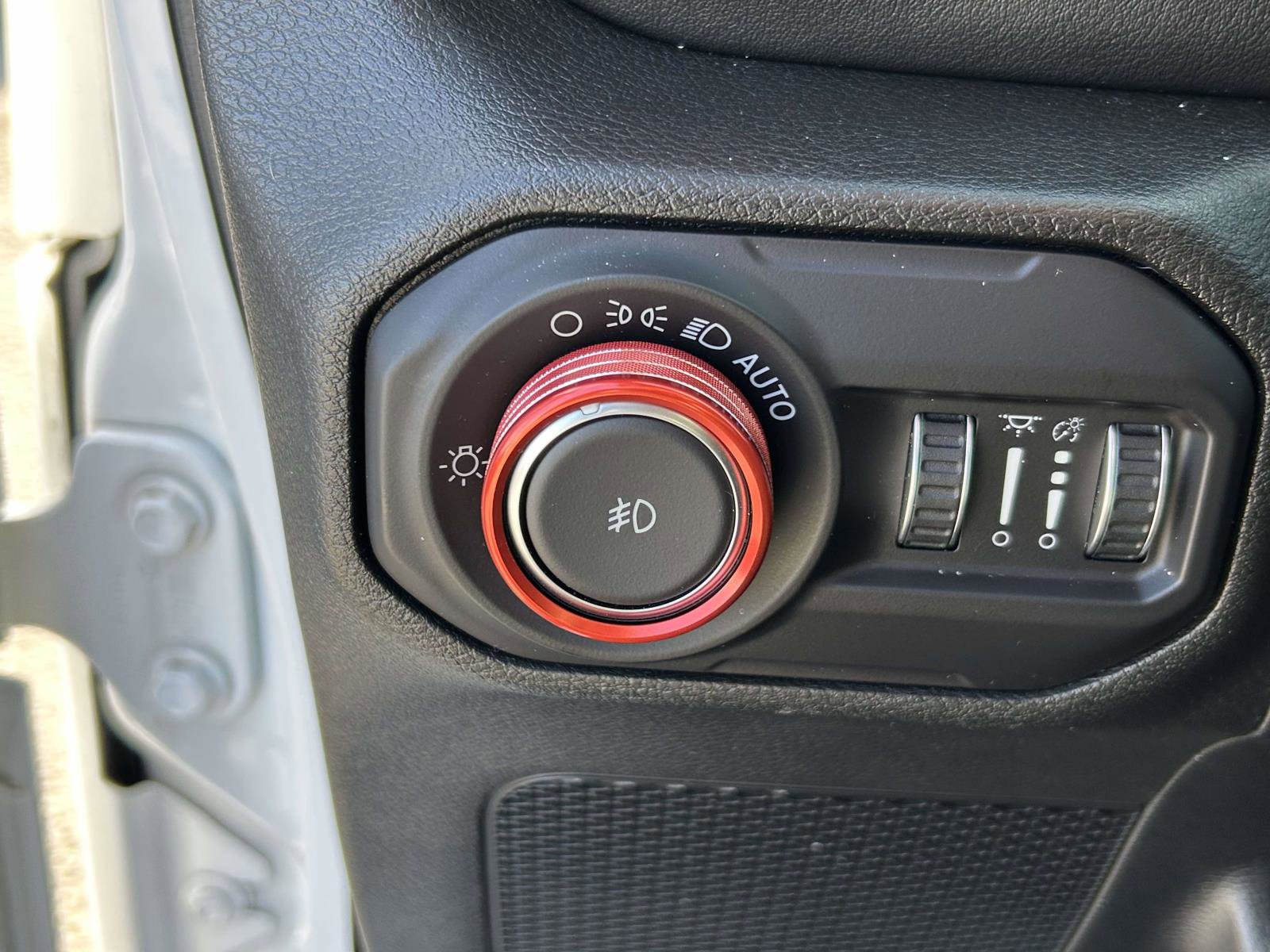 Used 2018 Jeep Wrangler Unlimited Sahara image 18