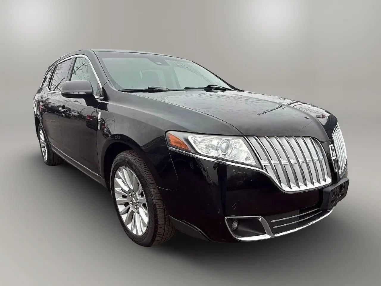 Used 2010 Lincoln MKT AWD image 7