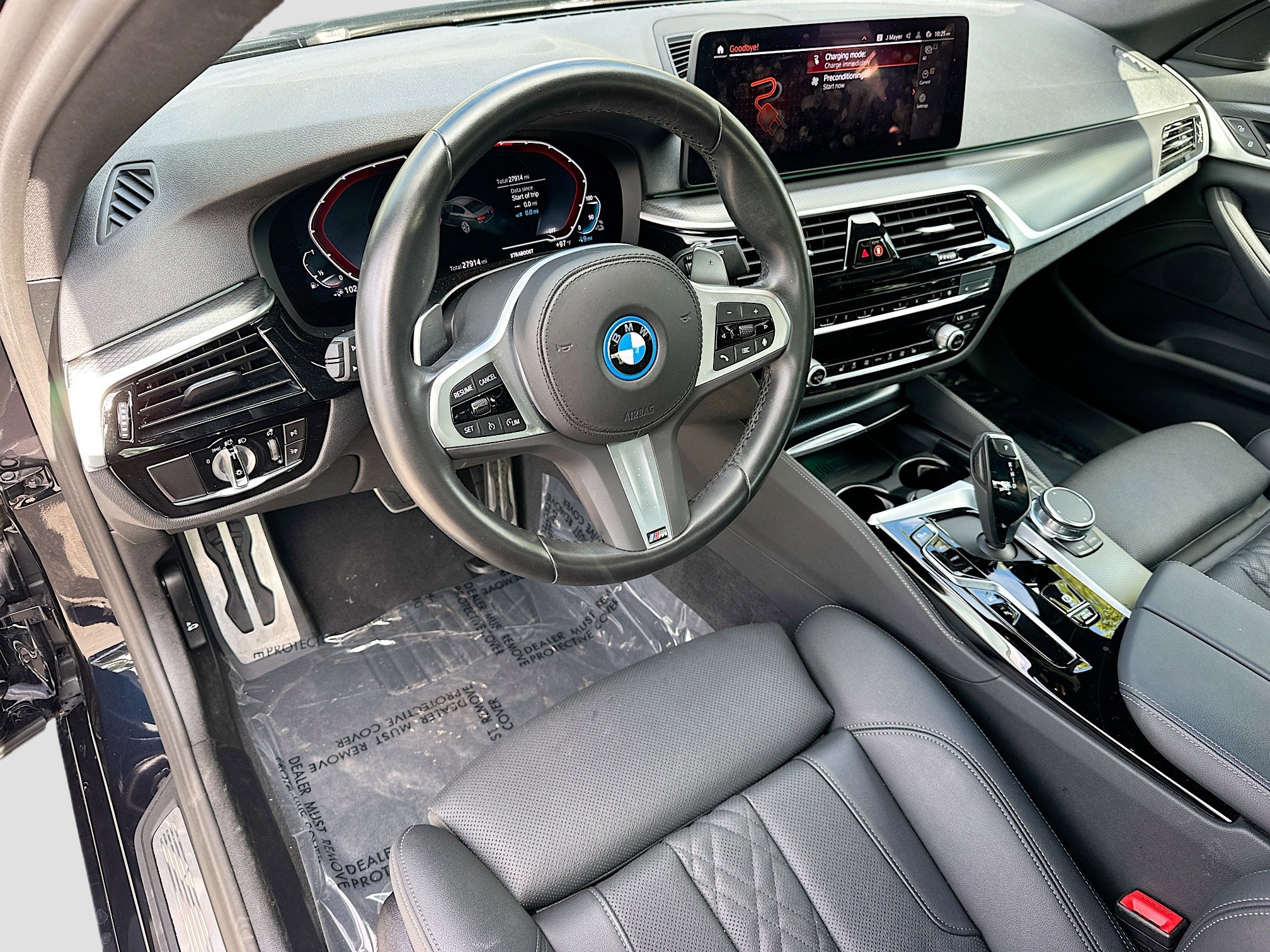 Used 2023 BMW 530e w/ M Sport Package image 9