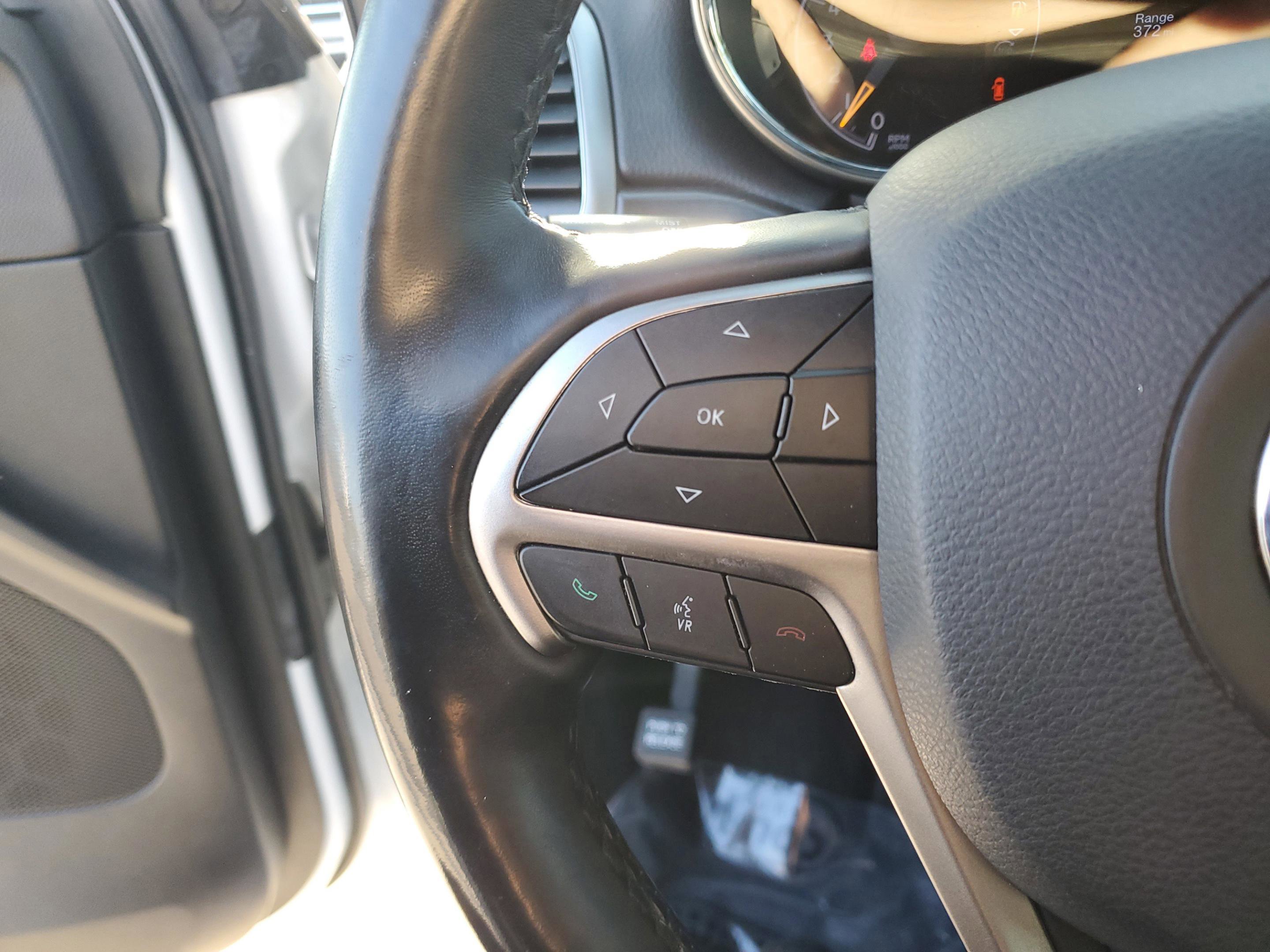 Used 2020 Jeep Grand Cherokee Altitude AWD/4WD image 26