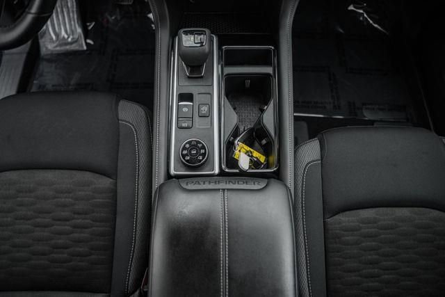 Used 2024 Nissan Pathfinder SV image 26