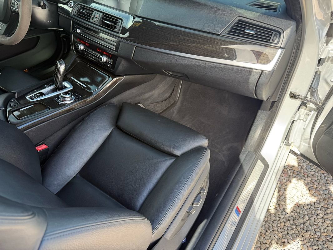 Used 2012 BMW 550i xDrive Sedan image 14