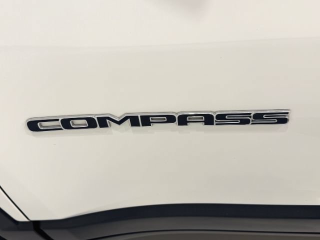 Used 2025 Jeep Compass Limited AWD/4WD image 16