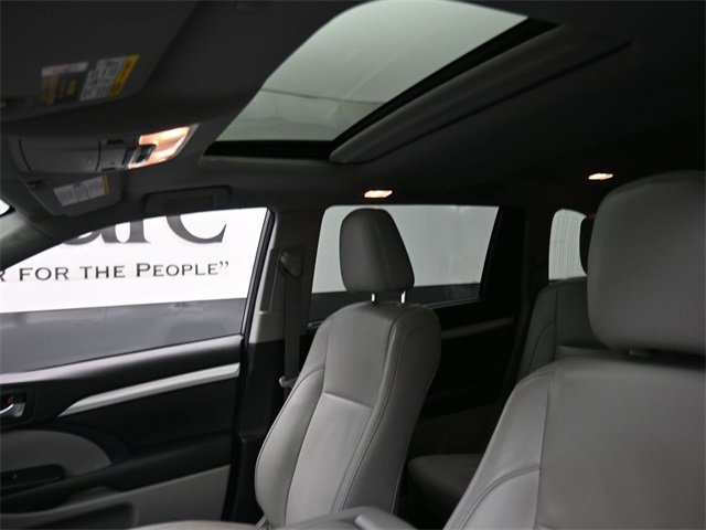 Used 2018 Toyota Highlander XLE image 17