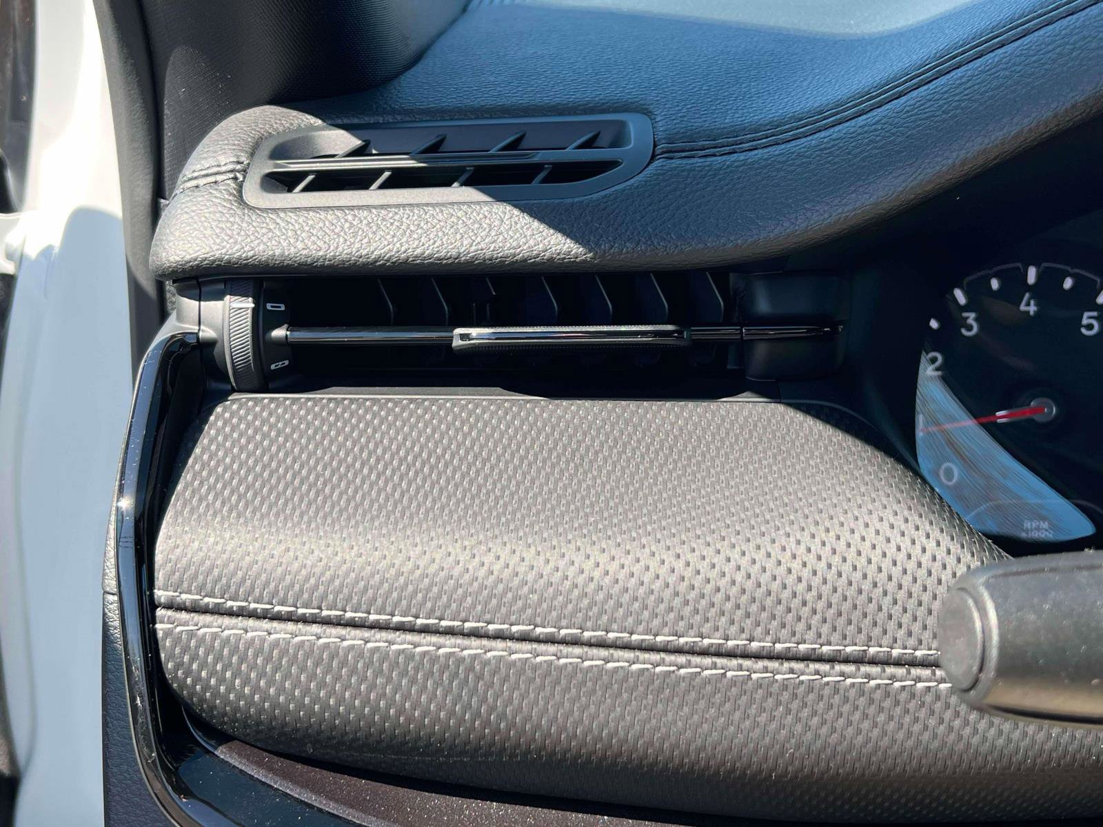 Used 2023 Jeep Compass Latitude w/ Convenience Group image 17