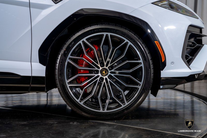 Used 2025 Lamborghini Urus SE image 17