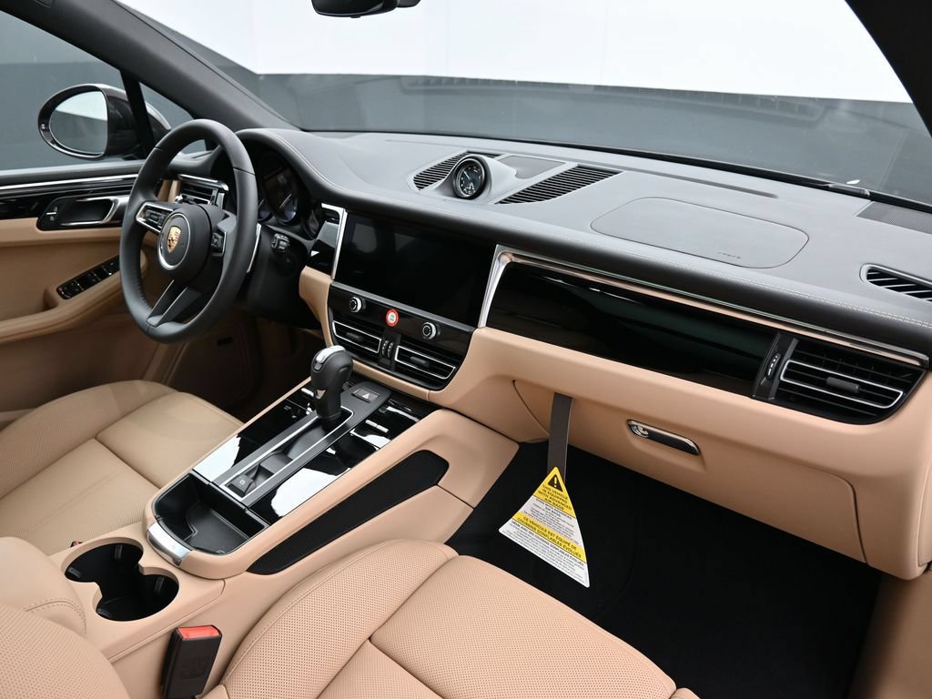 Certified 2026 Porsche Macan AWD/4WD image 27