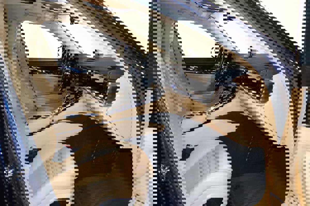 Used 2018 Porsche Panamera 4 image 75