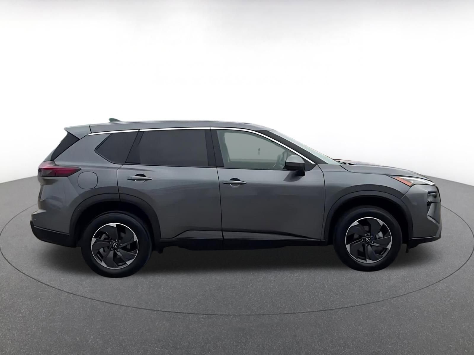 Used 2025 Nissan Rogue SV image 16