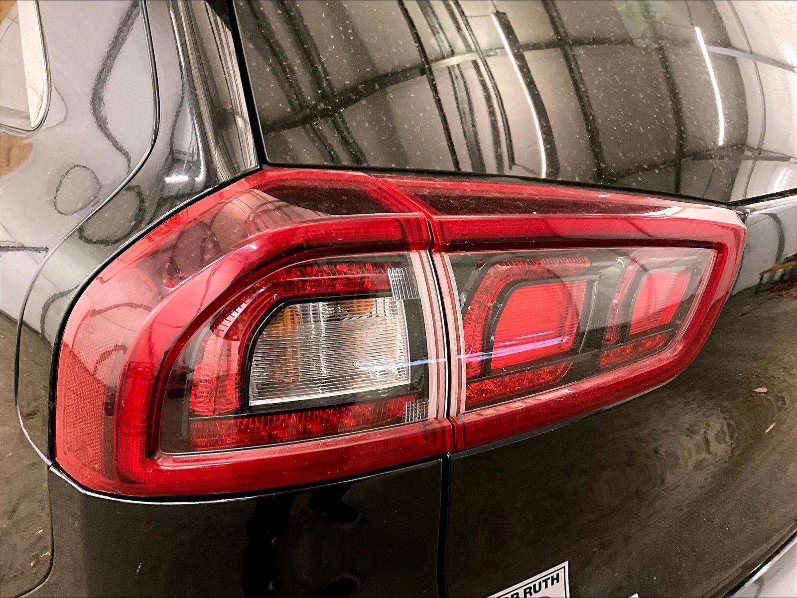 Used 2019 Kia Niro EX Premium w/ Sunroof Package FWD image 28