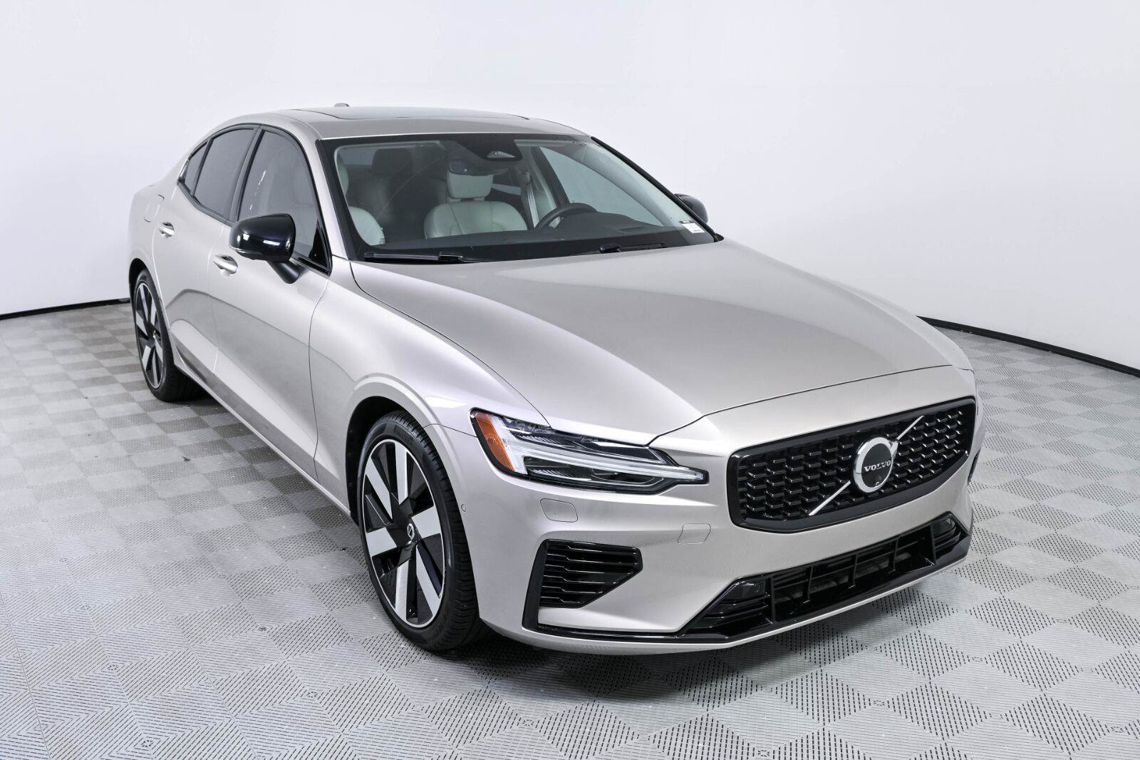 Certified 2024 Volvo S60 T8 Ultimate w/ Climate Package AWD/4WD image 25