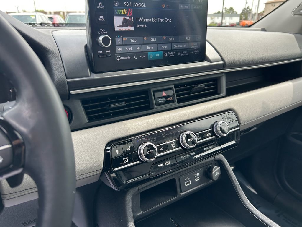 Used 2023 Honda Pilot Elite image 11