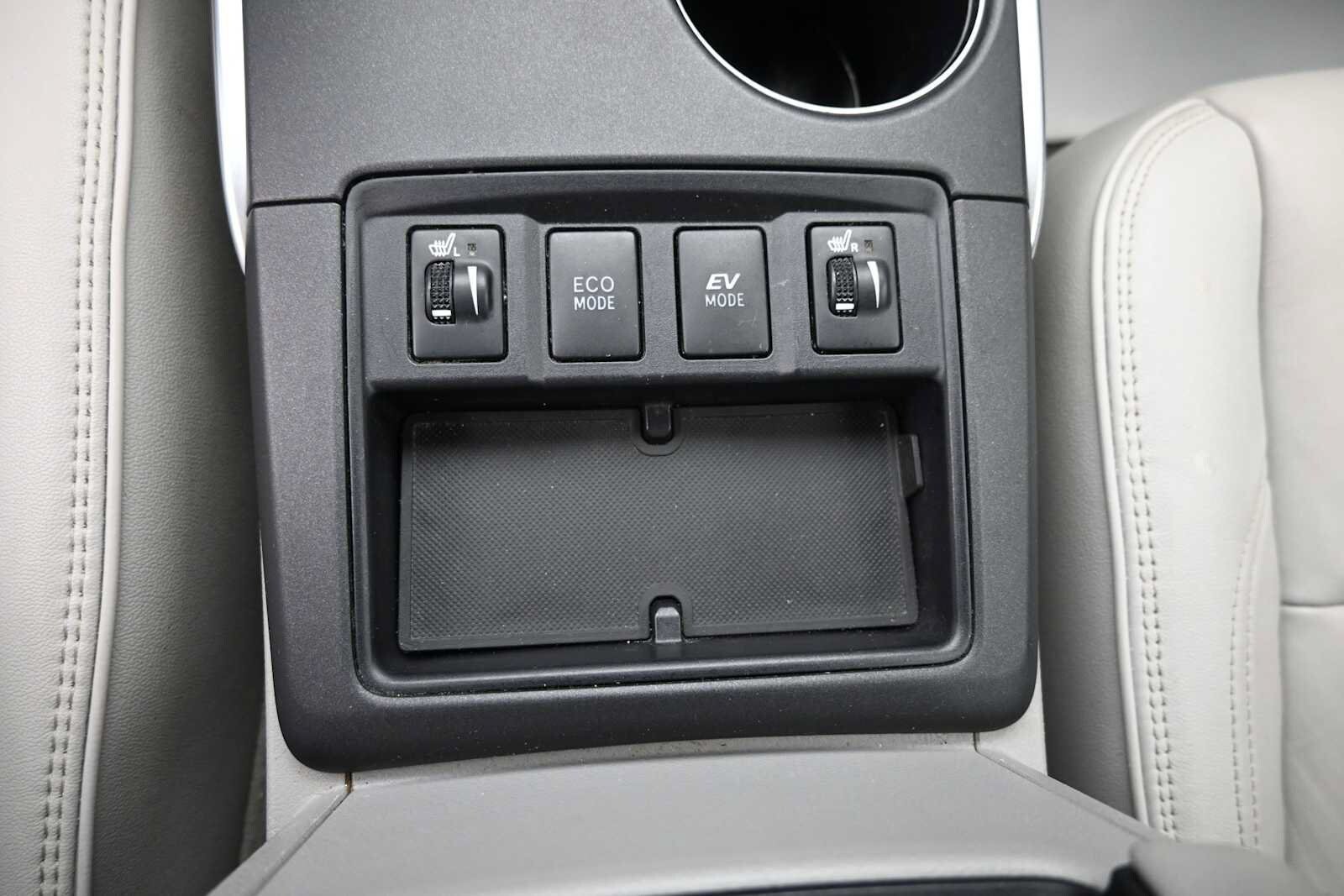 Used 2015 Toyota Camry XLE FWD image 9