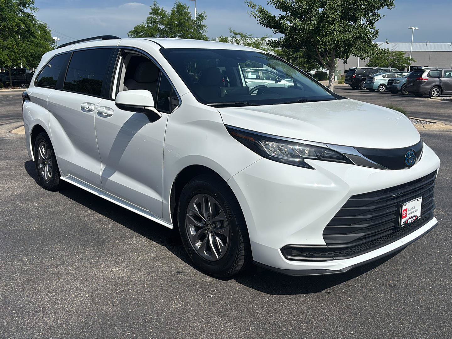 Used 2023 Toyota Sienna LE AWD/4WD image 8