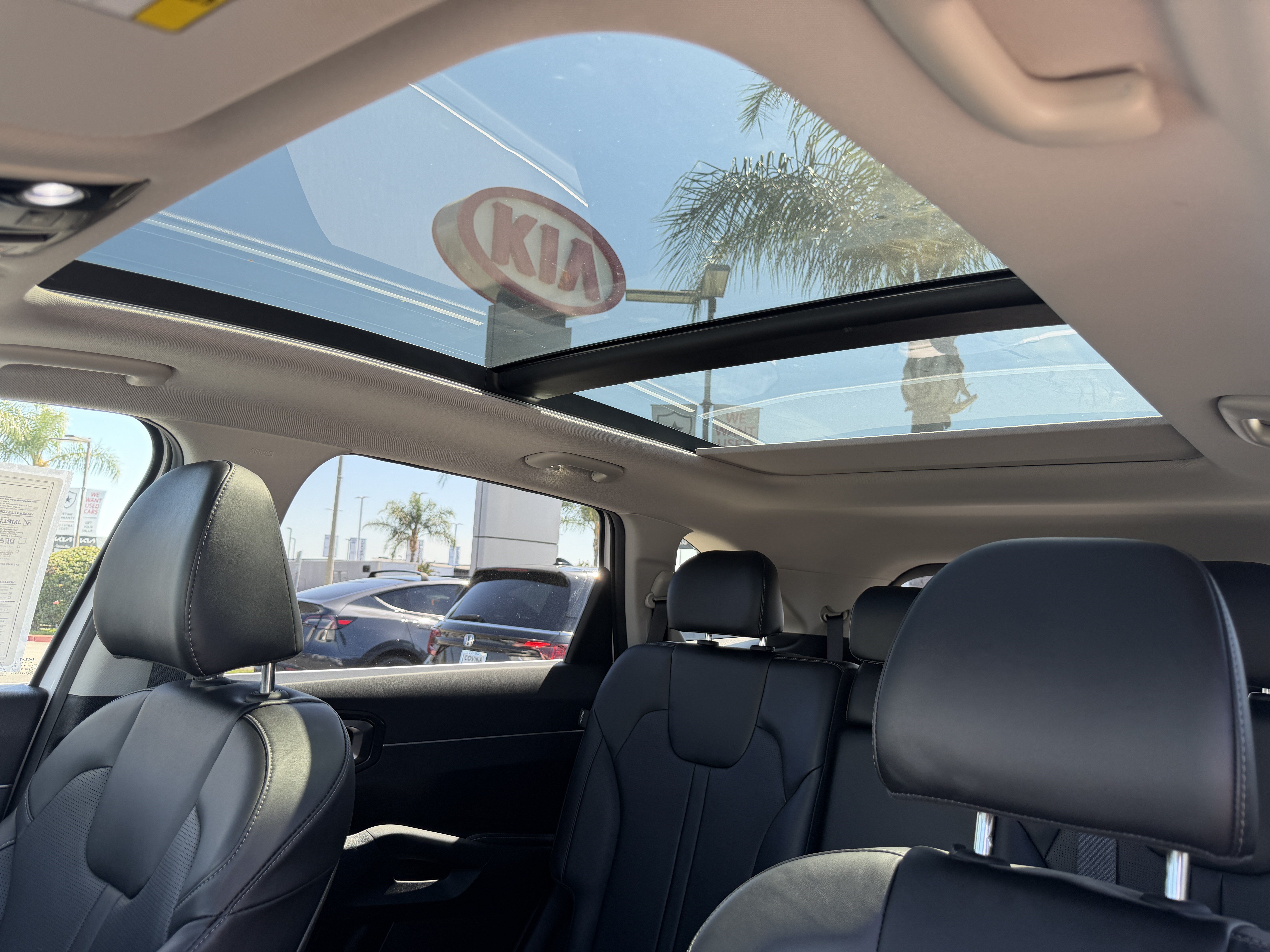Certified 2025 Kia Sorento S w/ Panoramic Sunroof Package FWD image 18